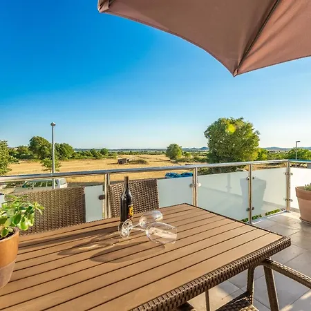 Апартаменты Luka Vrana (Zadar)